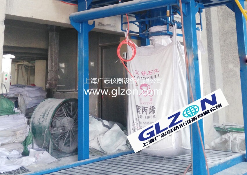 噸袋包裝機在什么情況下需要搭配震實(shí)裝置？