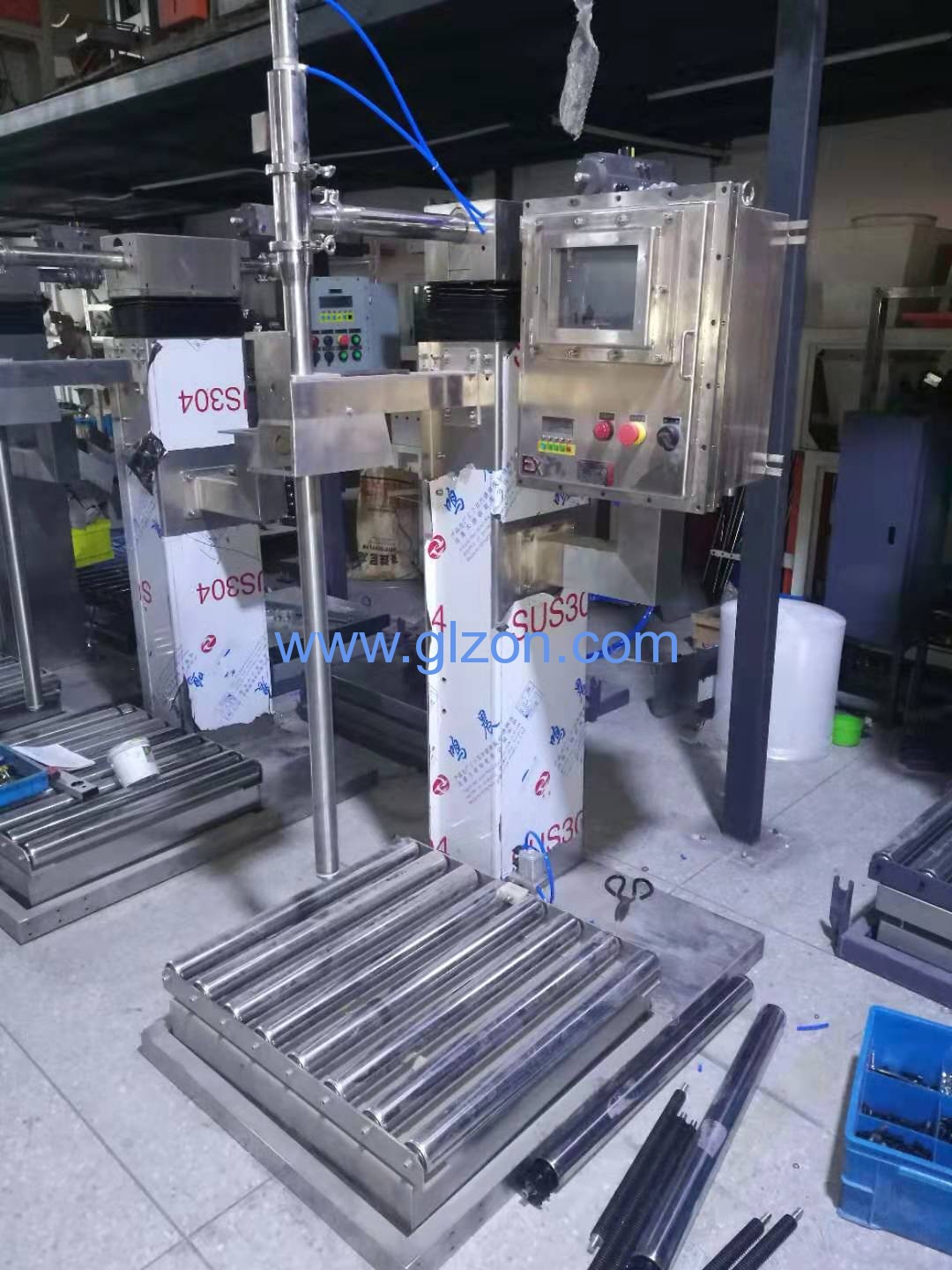 1572147046437716.jpg 液體灌裝機,稱(chēng)重灌裝機,定量灌裝機