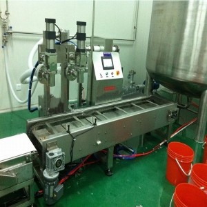 40L鹽酸灌裝機 四桶搖臂式灌裝機工廠(chǎng)