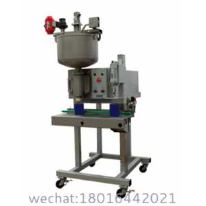 Liquid filling machine